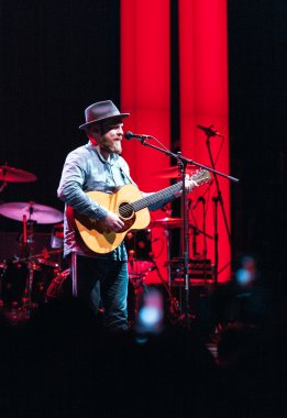 Alex Clare Moskova'da canlı performans