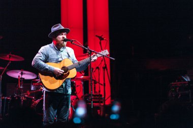 Alex Clare Moskova'da canlı performans