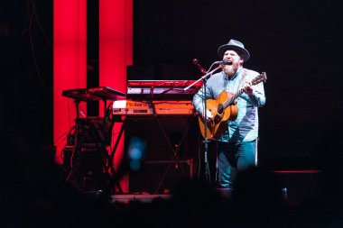 Alex Clare Moskova'da canlı performans