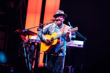 Alex Clare Moskova'da canlı performans