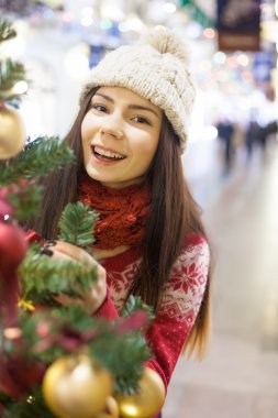 Alışveriş merkezinde komik kupa