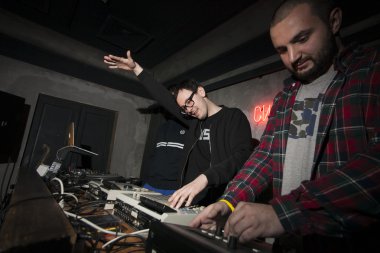 Apollo kahverengi önce ısınma Kovsh yener