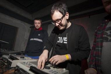 Apollo kahverengi önce ısınma Kovsh yener