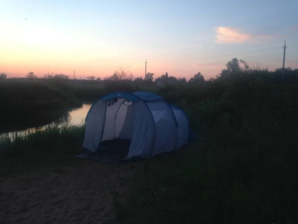 Zomeravond Buitenlandschap Met Tent Meer — Stockfoto