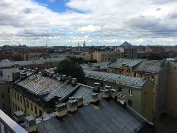 Vista Della Città San Pietroburgo Russia Tetti Cielo Nuvole — Foto Stock