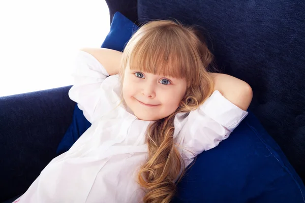 Zbliżenie portret całkiem mała dziewczynka — Zdjęcie stockowe