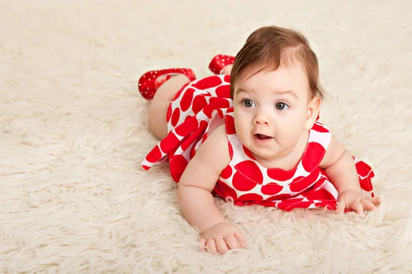 Retrato adorável bebê menina — Fotografia de Stock