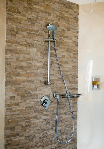 Bathroom Shower with Dual Shower Heads and Glass Enclosure. — Stock Photo, Image