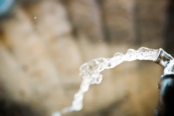 Water from antique tap — Stock Photo, Image