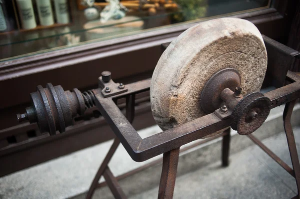 Antika skärpning hjulet närbild — Stockfoto
