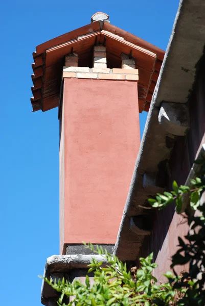 Kémény egy ház tető, Velence. — Stock Fotó