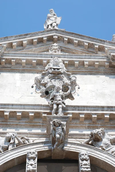 Homlokzat, a katolikus templom-Velence. Stock Fotó