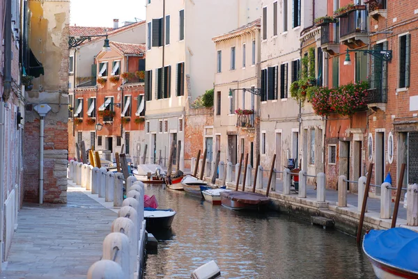 Barcos en el canal de Venecia Imagen de stock