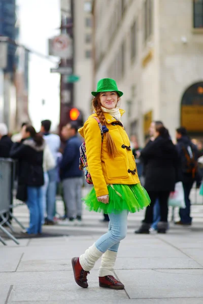 Tourist on  St. Patrick's Day Parade — Stock Photo, Image