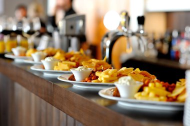 yemekleri ile snacks bar counter