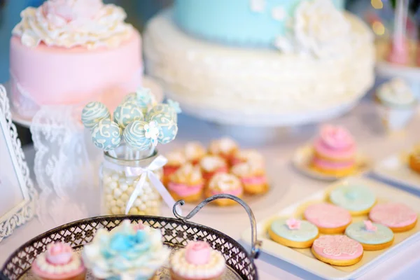 Hermosos postres en recepción de la boda —  Fotos de Stock