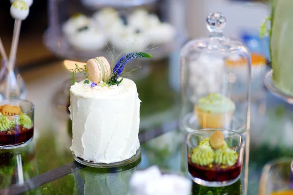 Prachtige desserts op Bruiloft Receptie — Stockfoto