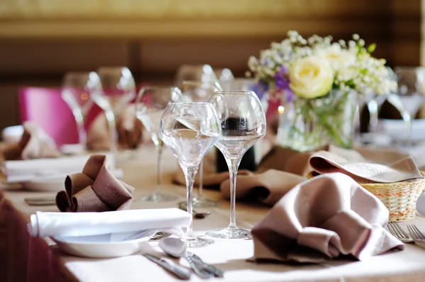 Hermoso juego de mesa para evento festivo — Foto de Stock