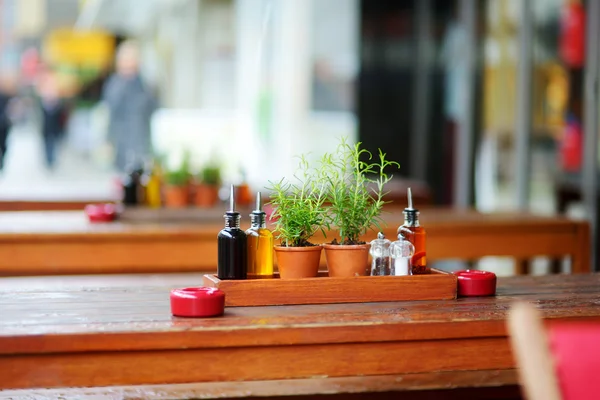 Balsamico azijn en olie flessen — Stockfoto