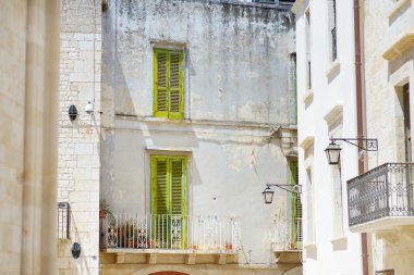 Tipik ortaçağ dar sokak 