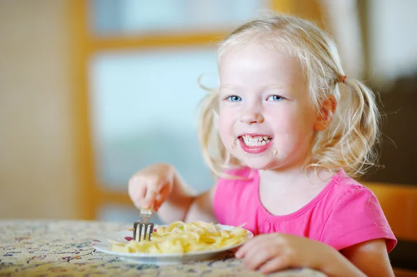 Little girl eating spaghetti — Stock Photo, Image