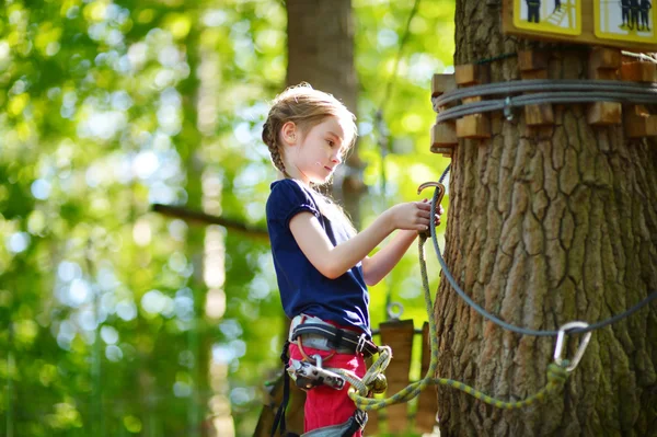 Little girl enjoying  climbing — Stock Photo, Image