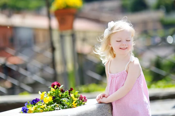 Girl on warm and sunny summer day — Stock Photo, Image