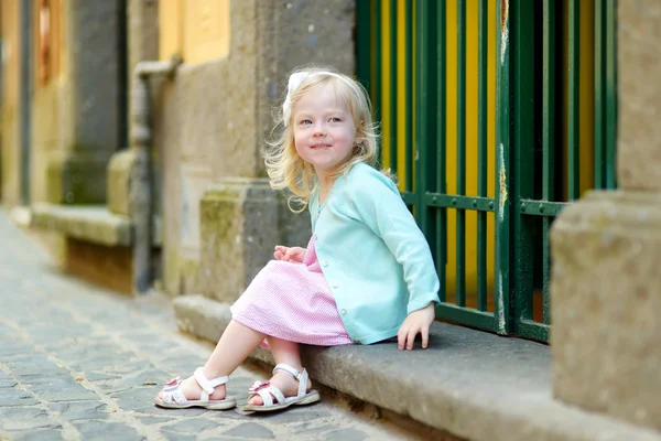 Little girl sitting on  doorstep — Stock Photo, Image