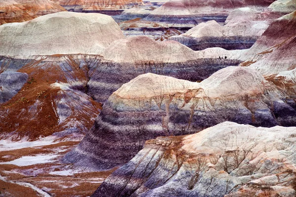 Striped purple sandstone formations — Stock Photo, Image