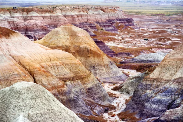 Striped purple sandstone formations — Stock Photo, Image