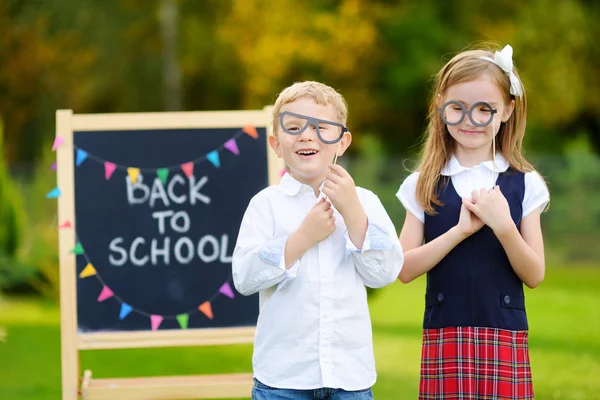 Crianças voltando para a escola — Fotografia de Stock