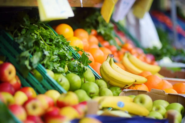Frische gesunde Bio-Früchte — Stockfoto