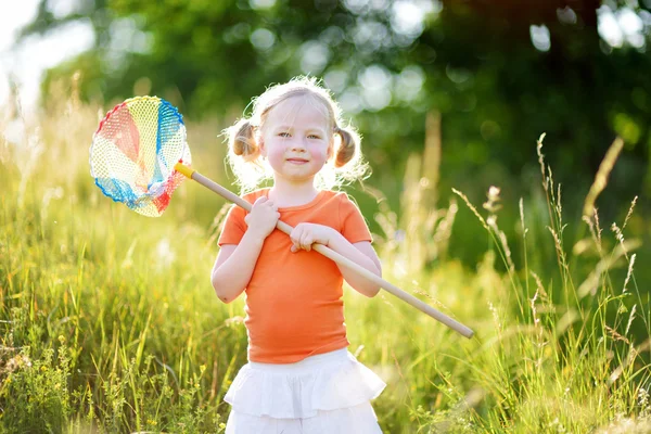 Girl catching butterflies — Stock Photo, Image