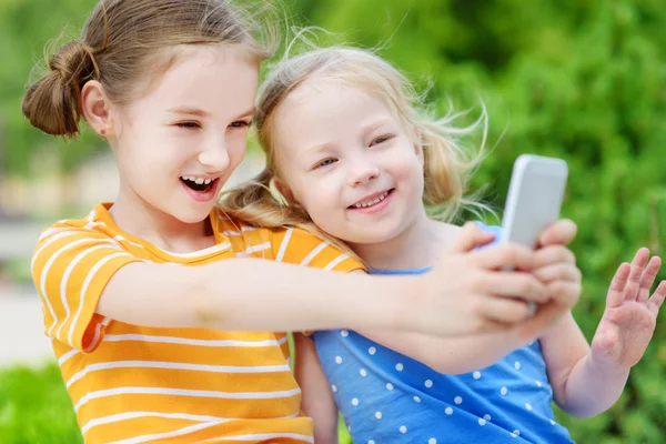 сестра играла в планшет