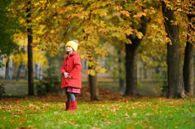 Şirin küçük kız.