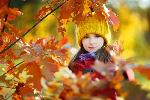 Schattig klein meisje — Stockfoto