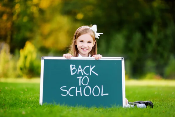 Adorable girl going back to school — Stock Photo, Image