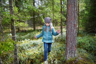  yürüyüş sırasında eğlenmek kız