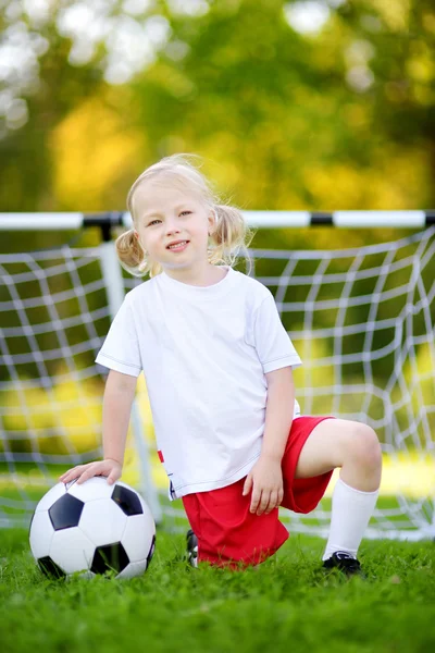 Malý fotbalista baví — Stock fotografie