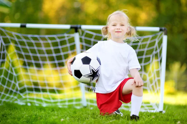 Pequeño jugador de fútbol divertirse —  Fotos de Stock