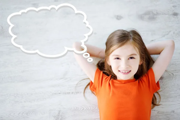 Маленька дівчинка з бульбашкою мовлення — стокове фото