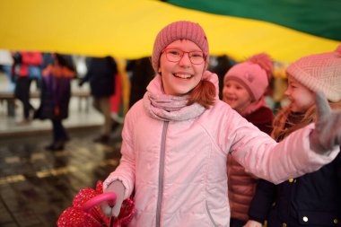 VILNIUS, LITHUANIA - 11 Mart 2020: Litvanya 'nın bağımsızlığını geri kazanmasının 30. yıldönümü münasebetiyle binlerce insan bayram etkinliklerine katıldı.