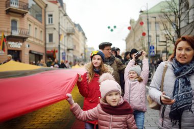 VILNIUS, LITHUANIA - 11 Mart 2020: Litvanya 'nın bağımsızlığını geri kazanmasının 30. yıldönümü münasebetiyle binlerce insan bayram etkinliklerine katıldı.