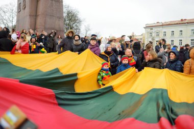 VILNIUS, LITHUANIA - 11 Mart 2020: Litvanya 'nın bağımsızlığını geri kazanmasının 30. yıldönümü münasebetiyle binlerce insan bayram etkinliklerine katıldı.