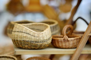 Vilnius 'taki Paskalya pazarında çeşitli sepetler ve dekorasyonlar satılıyor. Mart ayında Litvanya 'nın başkentinin sokaklarında yıllık bahar fuarı düzenlendi.