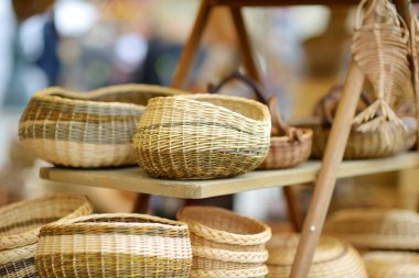 Vilnius 'taki Paskalya pazarında çeşitli sepetler ve dekorasyonlar satılıyor. Mart ayında Litvanya 'nın başkentinin sokaklarında yıllık bahar fuarı düzenlendi.