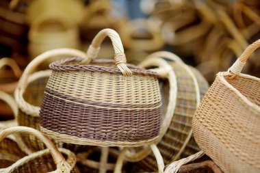 Vilnius 'taki Paskalya pazarında çeşitli sepetler ve dekorasyonlar satılıyor. Mart ayında Litvanya 'nın başkentinin sokaklarında yıllık bahar fuarı düzenlendi.