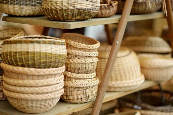 Vilnius 'taki Paskalya pazarında çeşitli sepetler ve dekorasyonlar satılıyor. Mart ayında Litvanya 'nın başkentinin sokaklarında yıllık bahar fuarı düzenlendi.