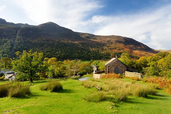 James Küçük Pitoresk Kilisesi Honister Newlands Geçitlerinin Kesiştiği Buttermere Köyünün — Stok fotoğraf