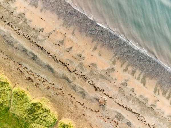 공중에서 비마을 Allonby Village Beach 컴브리아 지구에 저녁에는 의푸른 끝없는 — 스톡 사진